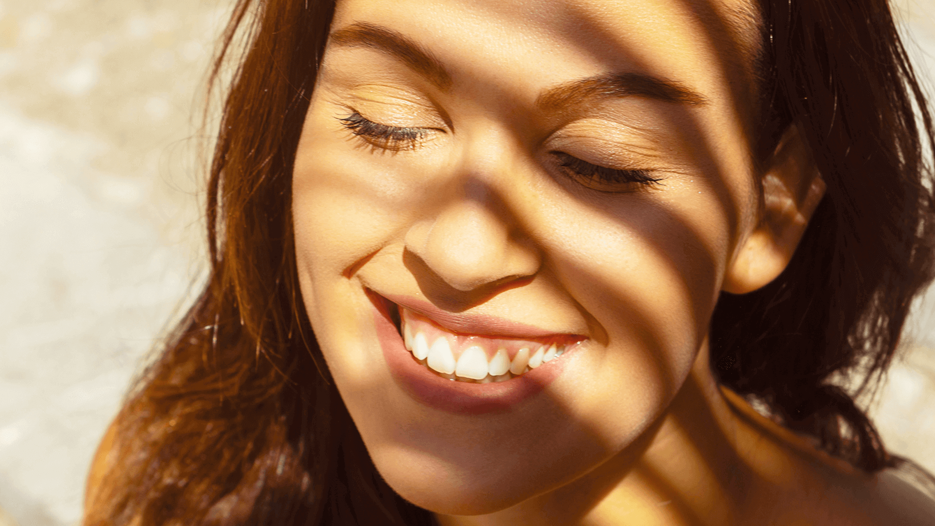 Pode passar vitamina C no rosto e sair no sol? Descubra aqui